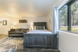 Delightful Studio w/Kitchenette #111 at Donner Lake Village - Truckee - 4