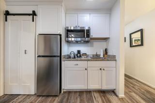 Delightful Studio w/Kitchenette #111 at Donner Lake Village - Truckee - 5