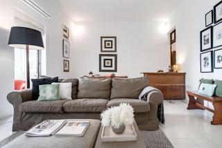 Authentic Seafront Experience - Sliema - 1