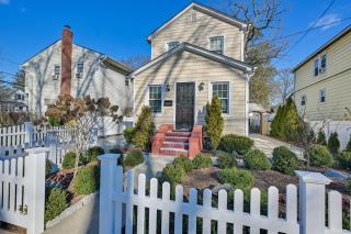 Charming Valley Stream Home 24 Mi to Central Park - Valley Stream - 0