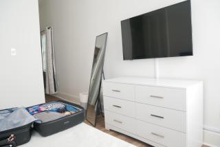 Entire Spacious Vacation Home - 1 mile to all Attractions - 6