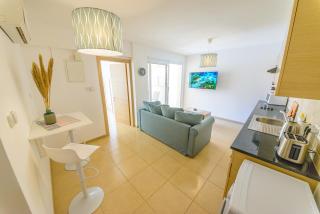 Thea Court 1 - B - 9