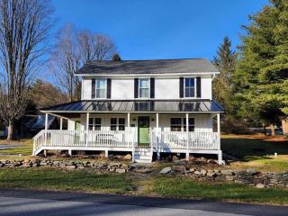 Pocono Farmhouse - Fully Renovated 1881 Home - Saylorsburg - 8