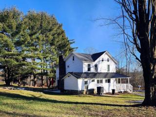 Pocono Farmhouse - Fully Renovated 1881 Home - Saylorsburg - 5