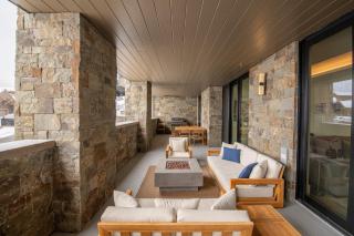 Ski in Ski Out Luxury at Empire Residences, PRIVATE HOT TUB, Onsite Ski Beach and Firepits - Park City - 4