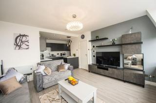 *Superb Location* 18th floor Apt - 0