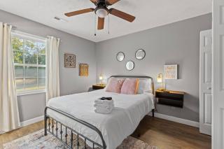 The Luxe/Hot Tub/Putt Putt/10 Miles Shaker Village - 2