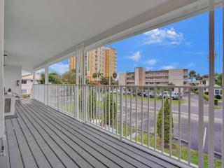 Coastal Charm Studio Beach House in Pompano Beach - Pompano Beach - 7