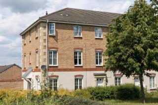 Home near Rugby Station for contractors and Work Commuters, 5 bedroom, Free Parking & Garden - - 0