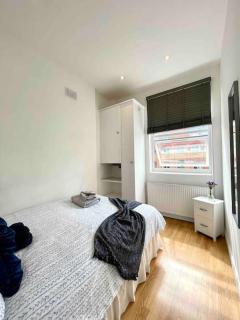 A bright two double bedroom flat - London - 0
