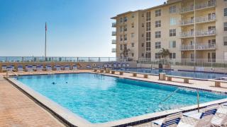 Top Floor with Ocean and Pool Views Located on No-Drive Beach - New Smyrna Beach - 5
