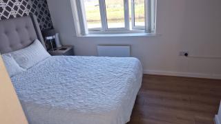 Stunning canal view 2 bedroom home with free parking - 0