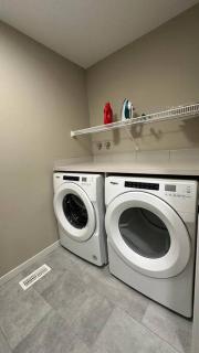 Luxurious 4BR Villa - 2 Master Bedrooms Ensuite! - Calgary - 2