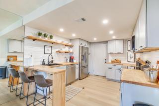 Palm Desert Golf Getaway with Patios and Pool Access! - Palm Desert - 2