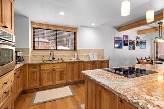 Rocky Point # 14 Palisades Townhome - Ski Shuttle w Tennis! - Olympic Valley - 4