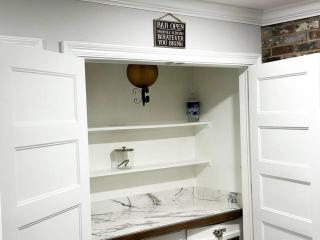 Mid City ranch! Huge backyard/Private pool! - 4