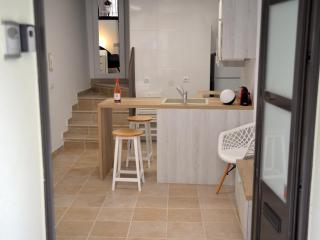 Casa con Encanto en el Centro de Peralada: 6 Personas, WiFi, SMART TV, A/C - ES-228-172 - 8