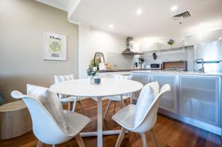 Light Resort Style Haven in Darling Harbour - Sydney - 8