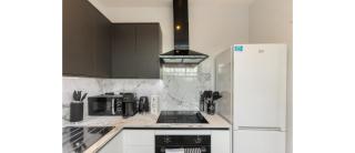 Simplicity meets Warmth: 1-Bed Delight - 5