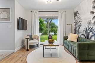 Hidden Garden: A Serene Miami Escape - 3