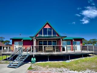 House with bay views - St Helens family escape - 2