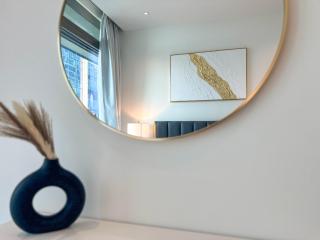 Luxury 2 Bedroom Apartment with Full Marina View and City Skyline - Dubai - 2