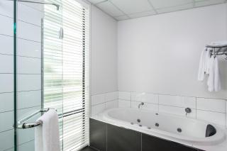 One88 on Commerce - 7