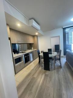 2-bedroom security apartment with free parking on premises - 8