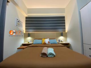 JC SpaceRentals 127B Amani Grand Resort Residences, balcony pool view, Ground floor, 5 mins frm airport, free wifi, Netflix - Pusok - 0