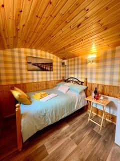 Shepherds hut Greencastle - 4