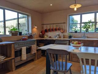 Stylish 3 bed Cotswold cottage with stunning views - 5