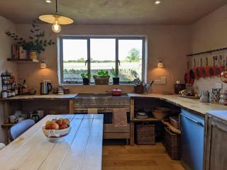 Stylish 3 bed Cotswold cottage with stunning views - 4