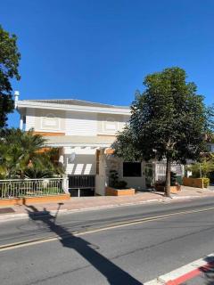 Casa Charmosa a Passos da Praia - 1