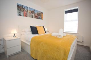 BOURNECOAST - Sea Air - 2 Bedrooms - Parking - Mins to Beach - FM10676 - 0