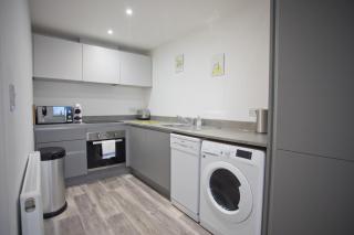 BOURNECOAST - Sea Air - 2 Bedrooms - Parking - Mins to Beach - FM10676 - 5