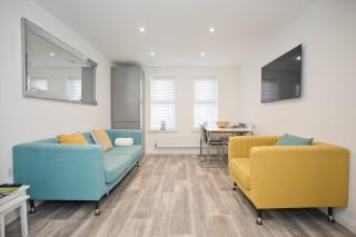 BOURNECOAST - Sea Air - 2 Bedrooms - Parking - Mins to Beach - FM10676 - 2