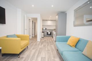 BOURNECOAST - Sea Air - 2 Bedrooms - Parking - Mins to Beach - FM10676 - 7