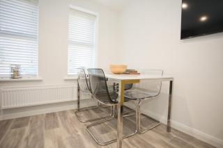 BOURNECOAST - Sea Air - 2 Bedrooms - Parking - Mins to Beach - FM10676 - 6