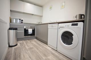 BOURNECOAST - Sea Air - 2 Bedrooms - Parking - Mins to Beach - FM10676 - 3