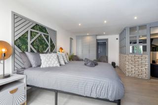 Flat - Sleeps 2 & Parking - 3