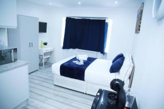 Superb 1-Bed Apartment in Harrow - Harrow - 3