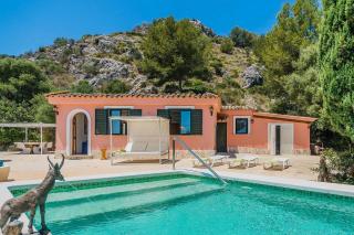 VILLA WITH PRIVATE MOUNTAIN IDEAL RUNNERS TRAILERS NEAR BEACH APPROX 5 MIN WALKING BEACH,property belong Puerto Pollensa Villas and apartments - Pollença - 0