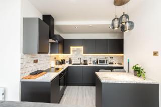 *Superb Location* 20th Floor Apt - 7