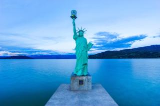 Bottle Bay Lakefront Lodge - 1