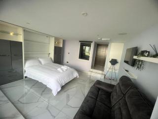 Mara Boutique Apartments 1 - Oldbury - 1