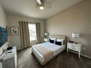 Beautiful 5 bed home Resort 5 minutes from Disney - Orlando - 1