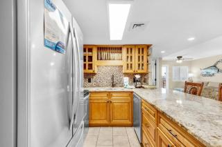 Holiday Surf and Racquet Unit 101 - 9