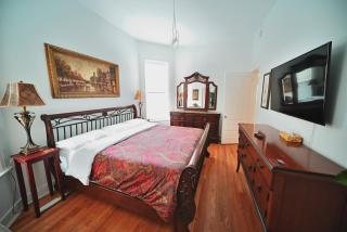 Stone Mansion Sleeps 10-20 Free TV & Parking - Chicago - 2