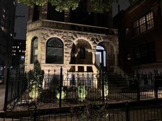 Stone Mansion Sleeps 10-20 Free TV & Parking - Chicago - 9