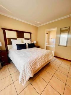 A Warm 3 bed Townhouse in a secure complex - eMalahleni - 4